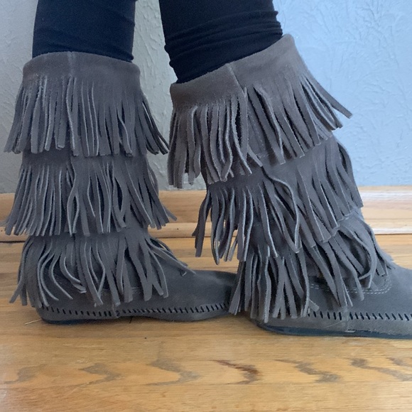 Minnetonka moccasins high fringe - Picture 3 of 9